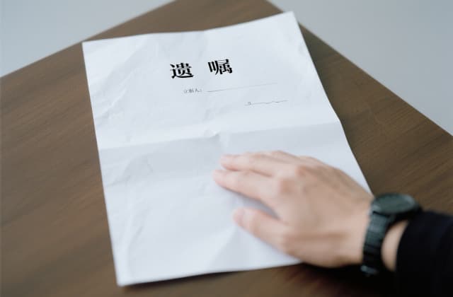 律师遗嘱见证收费标准：2025年​市场行情与法律实务指南